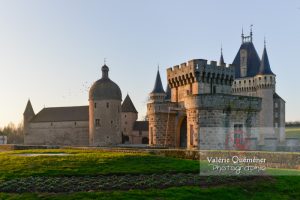 france-saone-et-loire-71-la-clayette-chateau-coucher-de-soleil