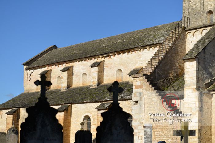 france-saone-et-loire-71-chapaize-eglise-escalier-exterieur