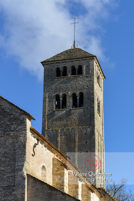 france-saone-et-loire-71-chapaize-eglise-clocher-vertical