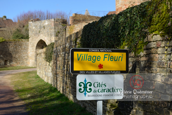 france-saone-et-loire-71-brancion-cite-caractere-panneau